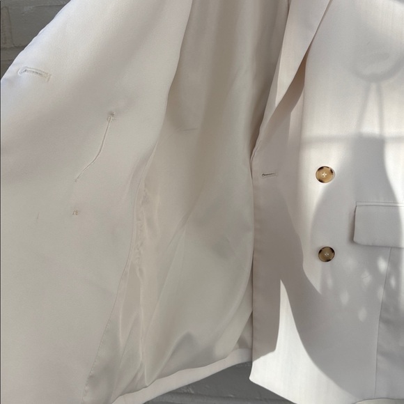 EUC Zara Women's Double-Breasted Cream Slightly Oversized Blazer Size XS - Picture 8 of 9